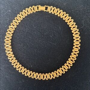 Chic Napier  Vintage  Gold Women's Necklace